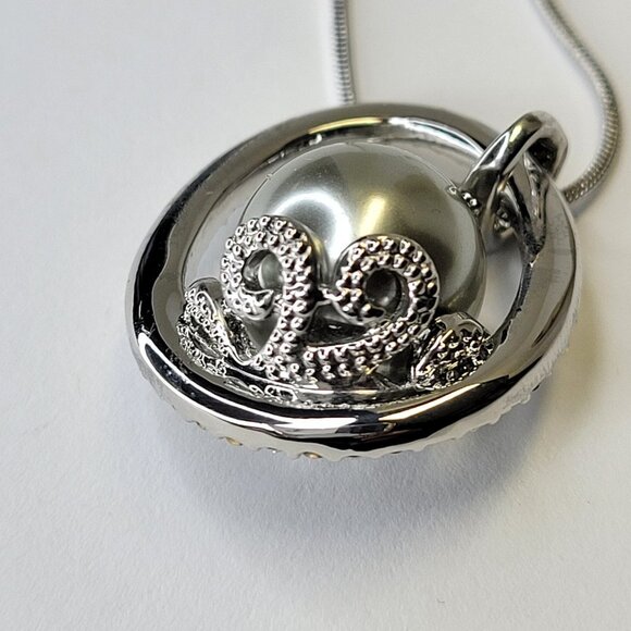 Silver Grey Pearl Pendant Necklace - Picture 3 of 7